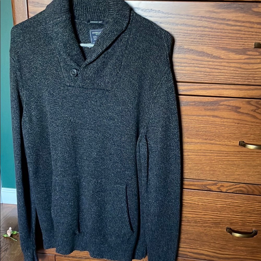 Men’s M charcoal - great condition! American Eagle sweater